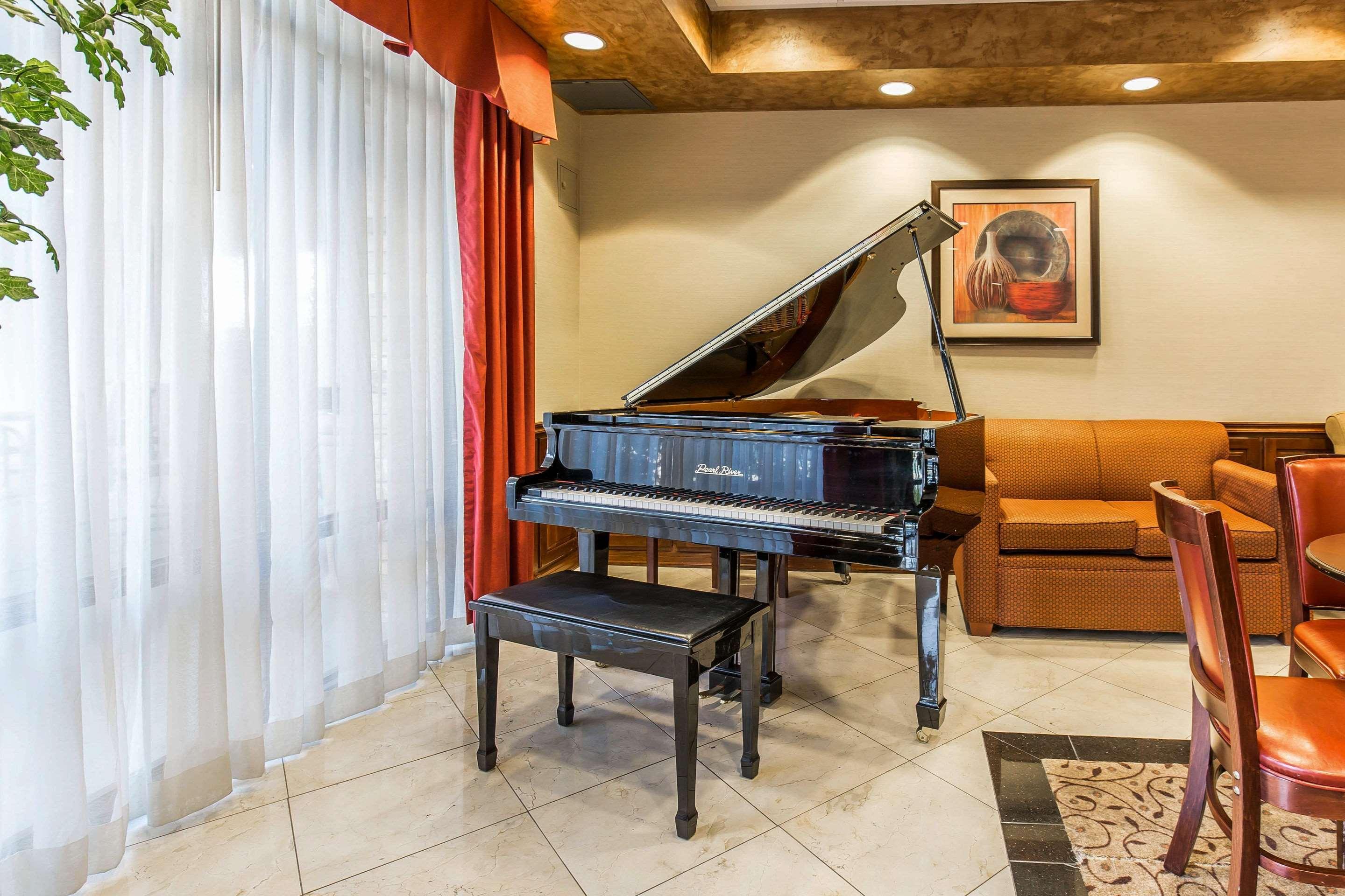 Hotel Comfort & Henderson - 3*